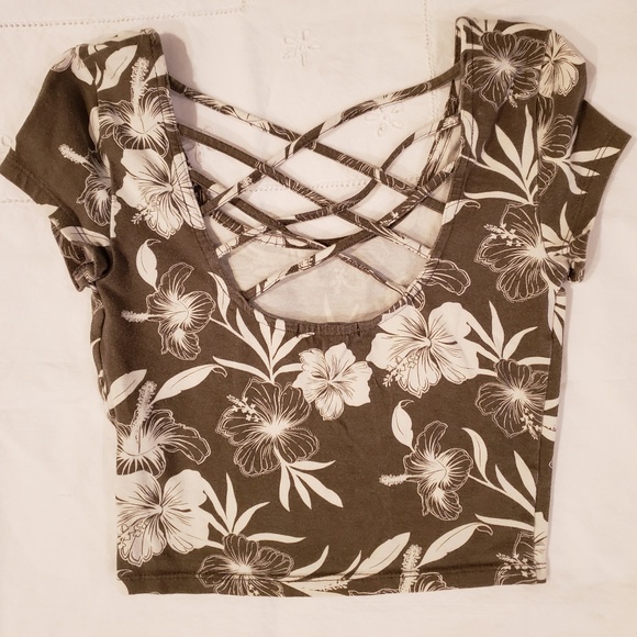 Patterned cross backed crop top - Picture 2 of 3